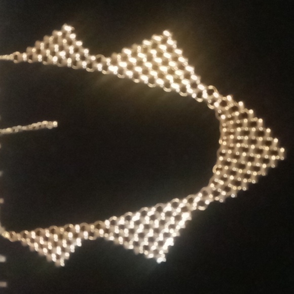 Gold tone mesh bib necklace. free flowing, form fitting ,soft feel. 18+2 long - Picture 1 of 5